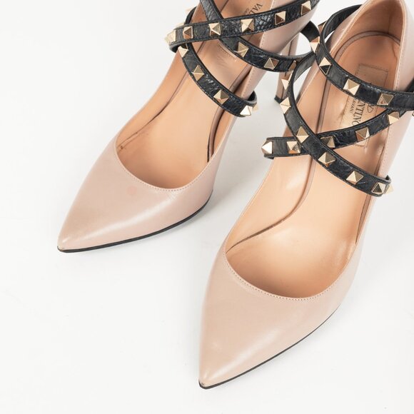 Valentino Garavani Studwrap Poudre & Noir Rockstud Pointed-Toe Pumps - Picture 6 of 12
